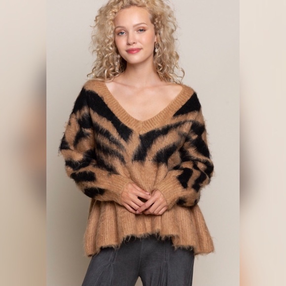 🔴 POL Camel Black Zebra Mohair Peplum Sweater Top - Picture 2 of 9